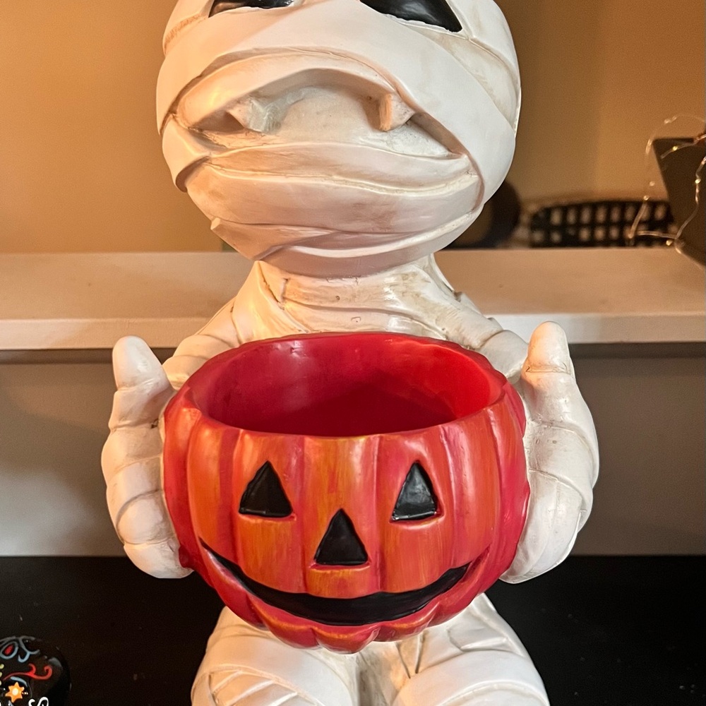 Mummy Candy Holder with Pumpkin Bowl